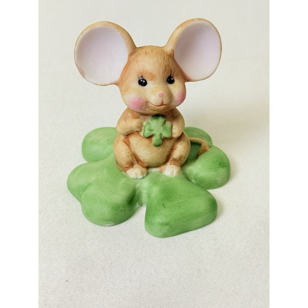 Vtg Russ Berry & Co Girl Ceramic Mouse On Shamrock Figurine